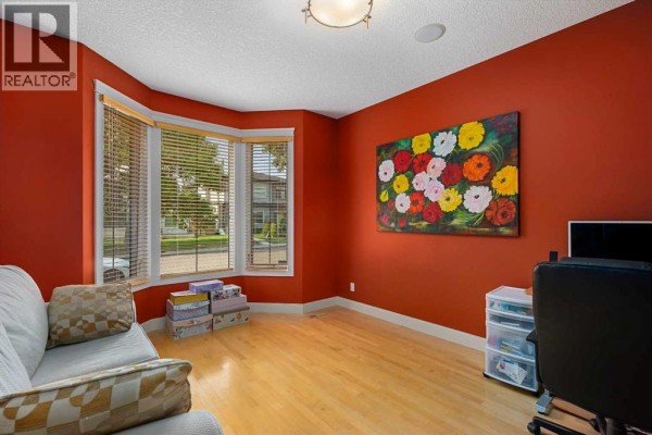Family room - 2526 3 Avenue Nw, Calgary, AB T2N0L3 Photo 5