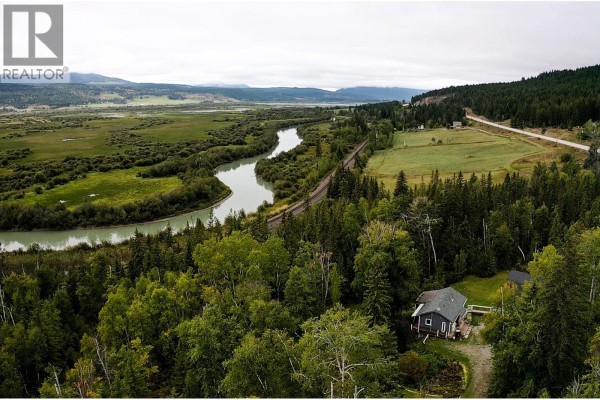 2529 95 Highway, Brisco, BC, photo 2