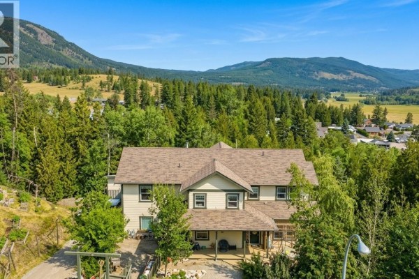 2529 Cedar Ridge Court, Lumby, BC, photo 2