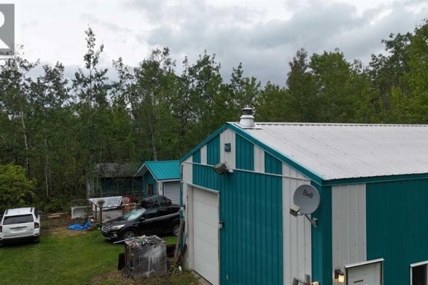 Living room - 253, 63303 867 Highway, Rural Lac La Biche County, AB T0A1S1 Photo 4