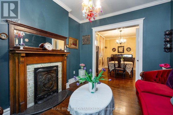 Primary Bedroom - 253 Bartlett Avenue, Toronto, ON M6H3G3 Photo 5