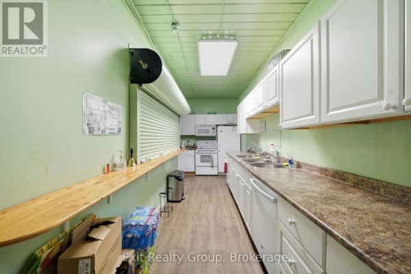 253 Dundas Street W, Belleville, ON K8P1A9 Photo 3