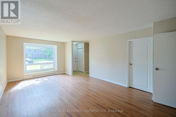 Living room - 253 Hampton Avenue, Sarnia, ON N7S4Z2 Photo 2
