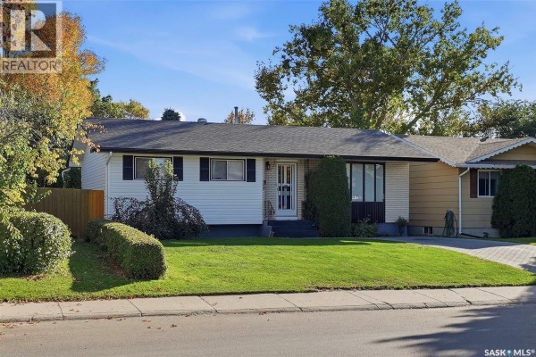 Living room - 253 Laurentian Drive, Saskatoon, SK S7H4R8 Photo 2