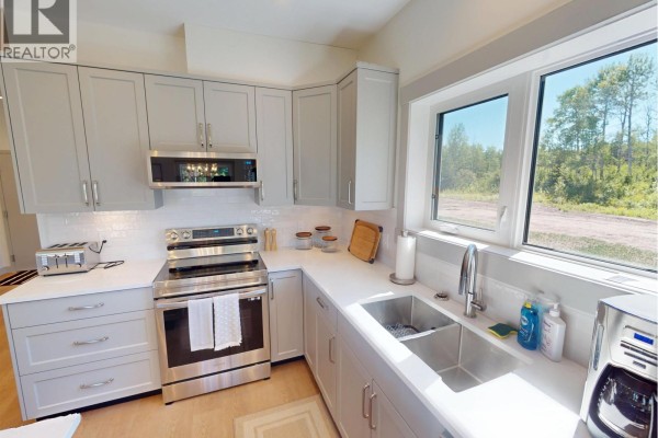 2530 Ford Road, Smithers, BC, photo 3