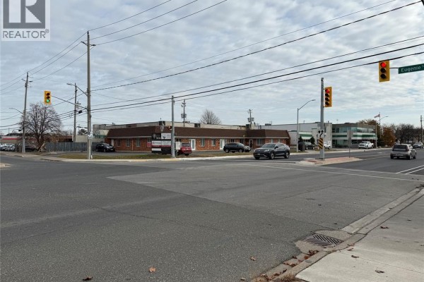 2528 Dougall Avenue Unit# B, Windsor, ON N8X1T6 Photo 4