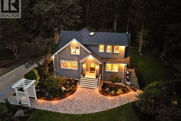 Bathroom - 2535 Queenswood Dr, Saanich, BC V8N1X4 Photo 2