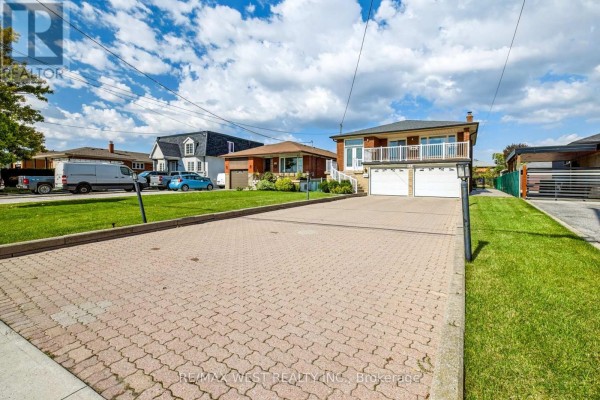 Family room - 254 Maple Leaf Drive, Toronto, ON M6L1P1 Photo 2