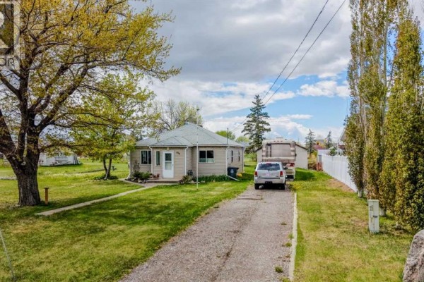 254 N 200 W, Raymond, AB, photo 2