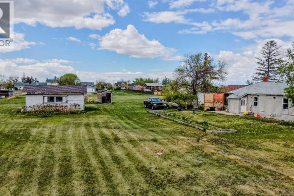 Primary Bedroom - 254 N 200 W, Raymond, AB T0K2S0 Photo 4