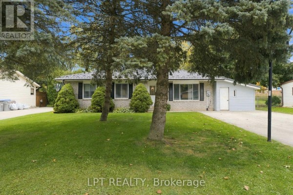 Primary Bedroom - 254 Victoria Street, North Middlesex, ON N0M2K0 Photo 3