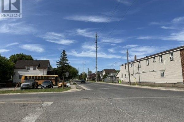 254 Wallace Ter, Sault Ste  Marie, ON, photo 2