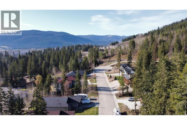 2541 Cedar Ridge Court, Lumby, BC, photo 3