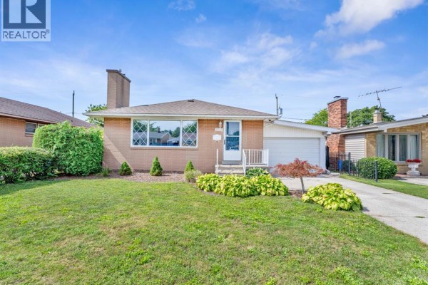 4pc Bathroom - 2541 Gail Road, Windsor, ON N8W2Z7 Photo 4