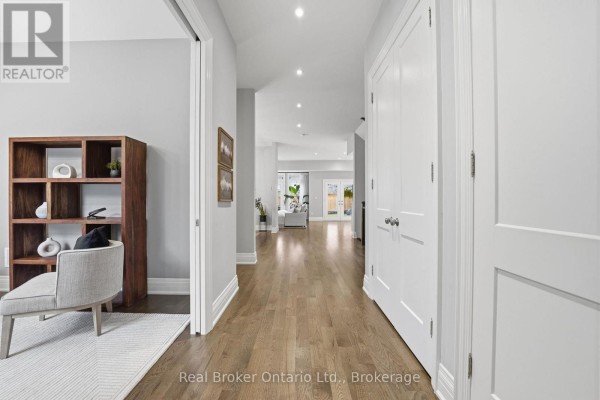 2541 Kate Common, Oakville, ON, photo 3