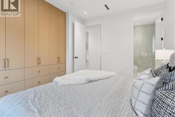 2543 E 2nd Avenue, Vancouver, BC V5T4C1 Photo 2