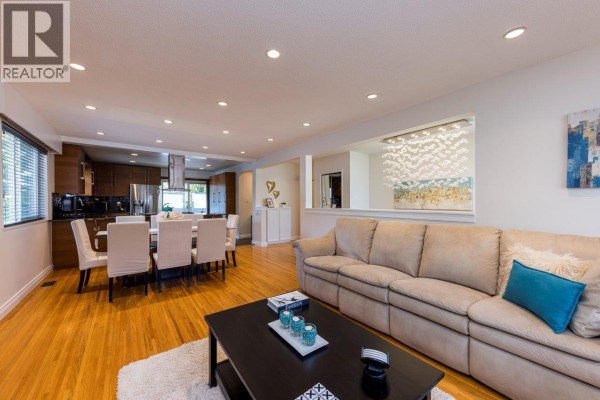 2549 Bendale Road, North Vancouver, BC V7H1G6 Photo 2