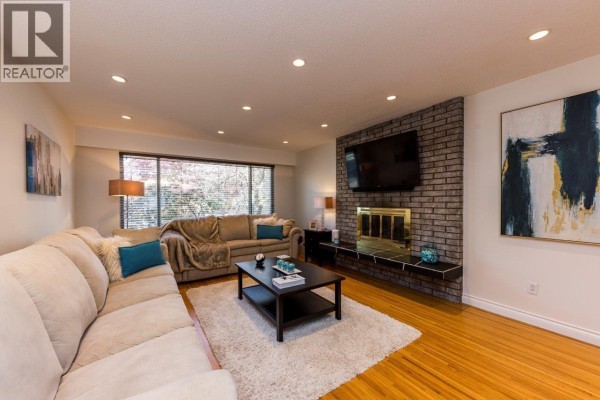 2549 Bendale Road, North Vancouver, BC V7H1G6 Photo 3