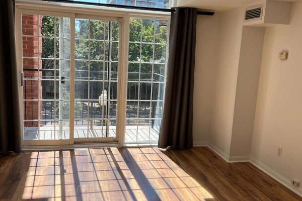Dining room - 255 - 64 Douro Street, Toronto, ON M6K3N4 Photo 3