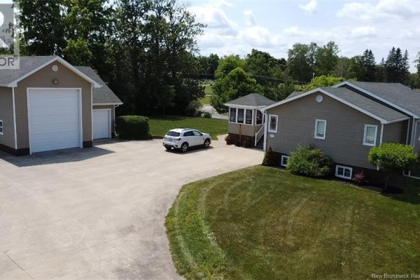 255 Lynch Lane, Bathurst, NB, photo 2