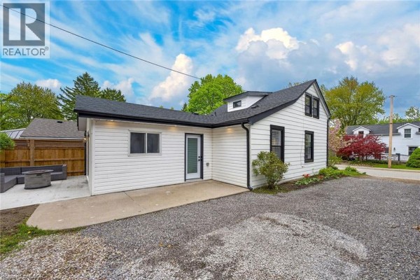 2pc Bathroom - 255 Macnab Street, Dundas, ON L9H2K4 Photo 2
