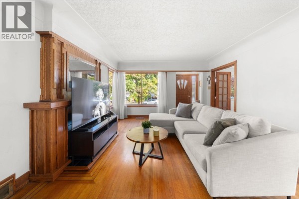 2554 Adanac Street, Vancouver, BC V5K2M5 Photo 5