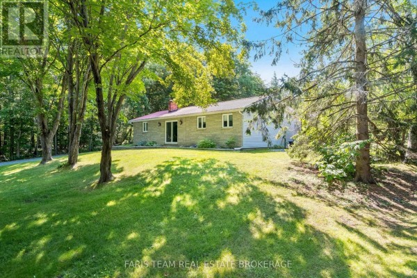 Sunroom - 2554 Champlain Road, Tiny, ON L9M0C3 Photo 4