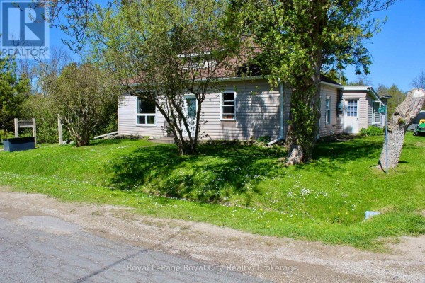 Living room - 2557 Bruce Road, Northern Bruce Peninsula, ON N0H1W0 Photo 4