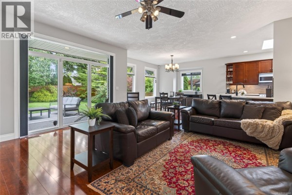 Primary Bedroom - 2557 Hebrides Cres, Courtenay, BC V9N3Z7 Photo 4