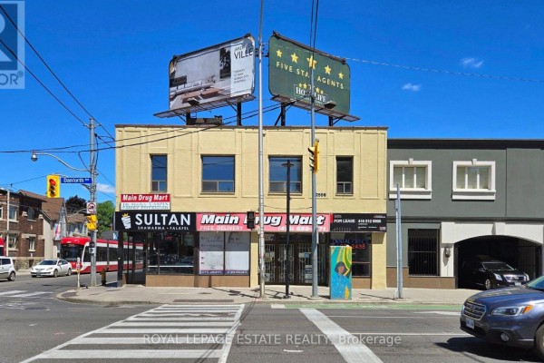 2558 Danforth Avenue, Toronto, ON, photo 2
