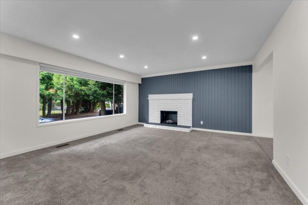 2558 Lakeview Crescent, Abbotsford, BC V2S3A9 Photo 4