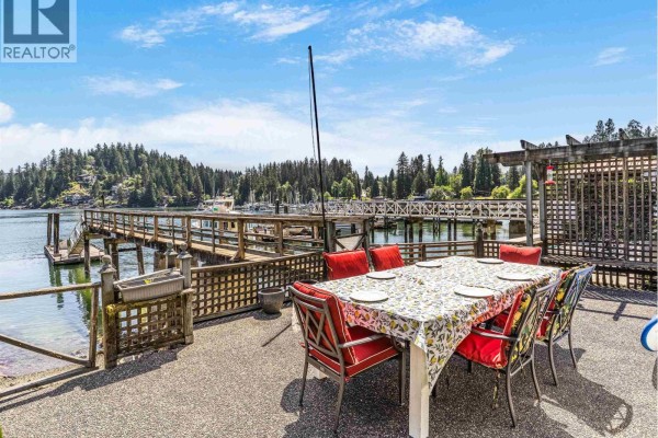 2558 Panorama Drive, North Vancouver, BC V7G1V5 Photo 4