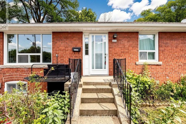 Bedroom - 256 Ferris Road, Toronto, ON M4B1H6 Photo 2