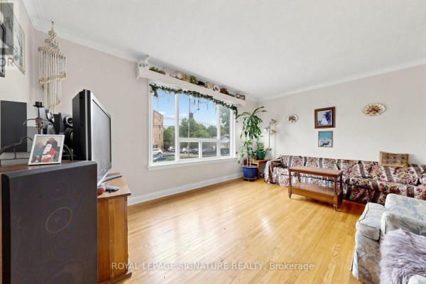 Bedroom 3 - 256 Ferris Road, Toronto, ON M4B1H6 Photo 4