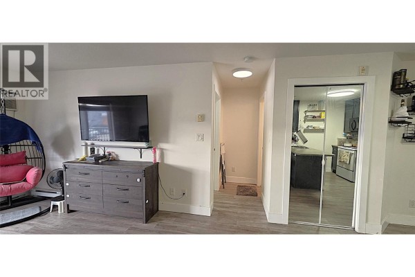 Primary Bedroom - 256 Hastings Avenue Unit# 206, Penticton, BC V2A2V6 Photo 5