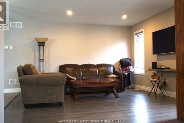 256 Jewel, Lasalle, ON, photo 2