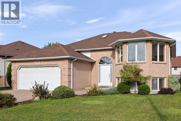 5pc Bathroom - 256 Kenilworth Place, Windsor, ON N9E4M6 Photo 2