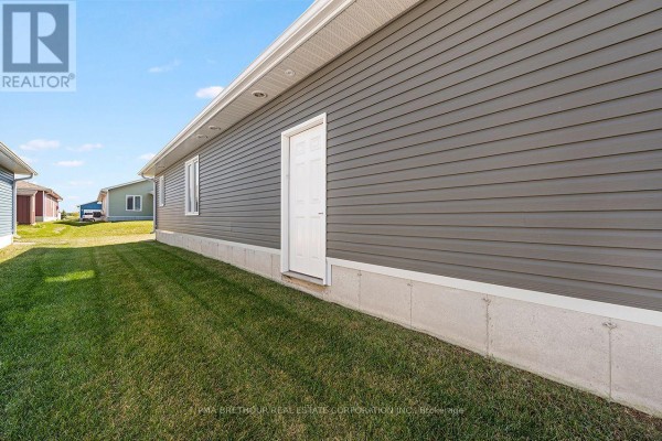 Kitchen - 256 Lake Breeze Drive, Ashfield Colborne Wawanosh, ON N7A0C6 Photo 2