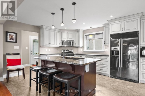 Kitchen - 256 Palmer Road, Belleville, ON K8N4Z2 Photo 5