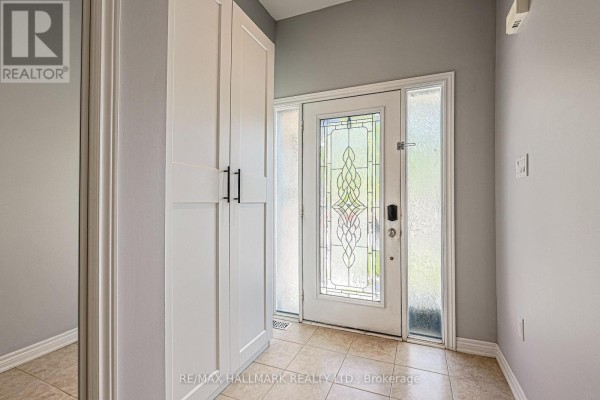 Family room - 256 Sandale Road, Whitchurch Stouffville, ON L4A0Y4 Photo 3