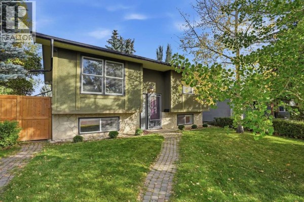Primary Bedroom - 256 Silverview Way Nw, Calgary, AB T3B3K3 Photo 2