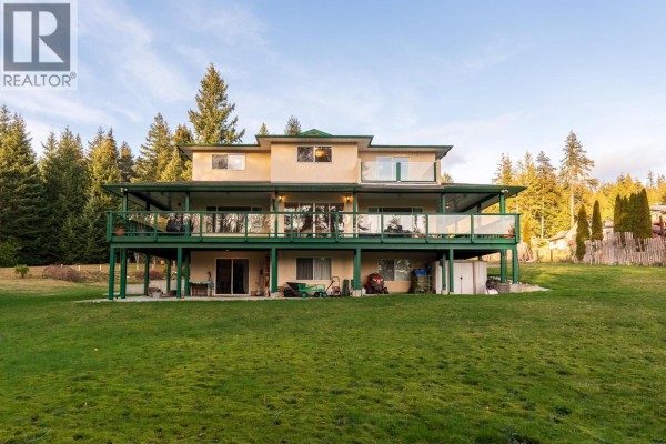 2562 Miles Road, Roberts Creek, BC V0N2W4 Photo 5