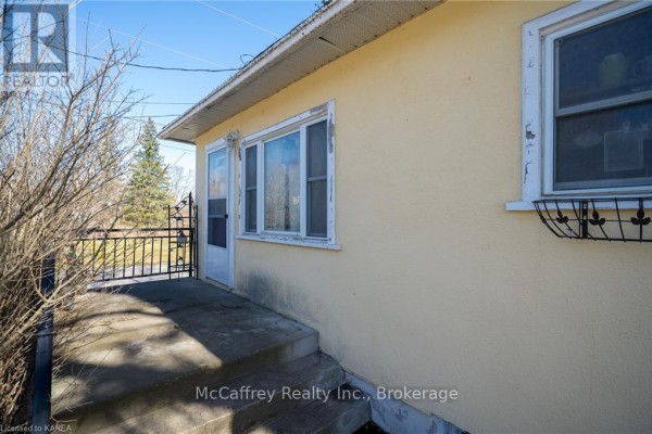 Foyer - 2565 County Road 4, Stone Mills, ON K0K1J0 Photo 4