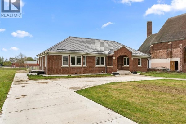 25667 Winterline Road, Grande Pointe, ON, photo 2