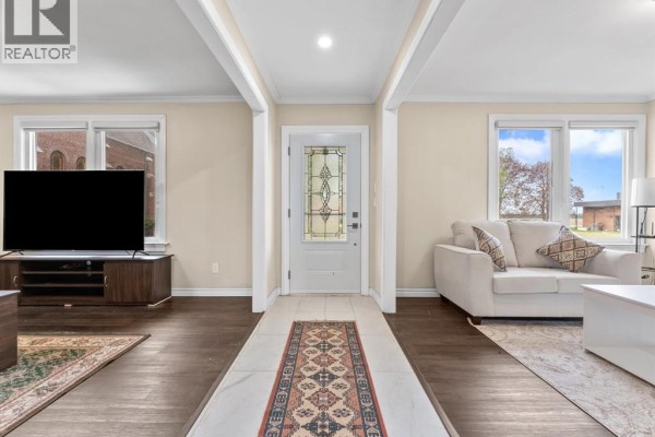 25667 Winterline Road, Grande Pointe, ON, photo 3