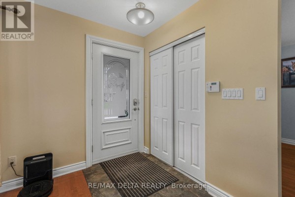 Bedroom 2 - 2567 Cleroux Crescent, Ottawa, ON K1W1B6 Photo 4