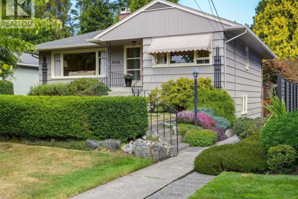 2568 Margate Ave, Oak Bay, BC, photo 2
