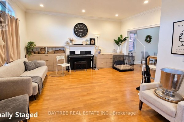 257 Cocksfield Avenue, Toronto, ON M3H3T6 Photo 3