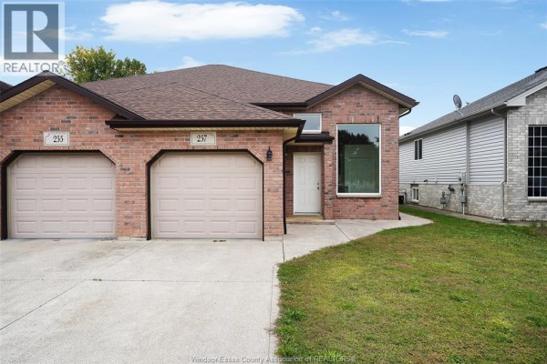 257 Dieppe Crescent, Kingsville, ON, photo 2