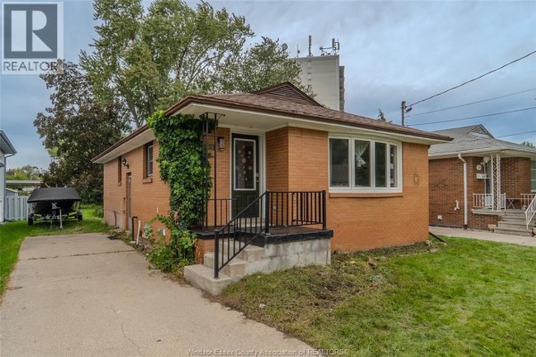 4pc Bathroom - 257 Dieppe Street, Windsor, ON N8S3V1 Photo 2